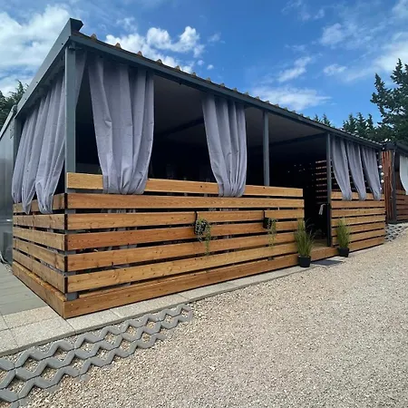 別荘 Mona Mobile トゥラニ